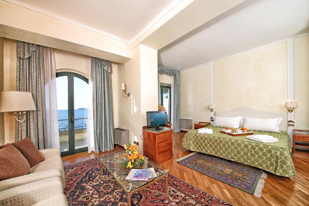 Hotel Villa Capri Gardone Riviera Szoba fotó