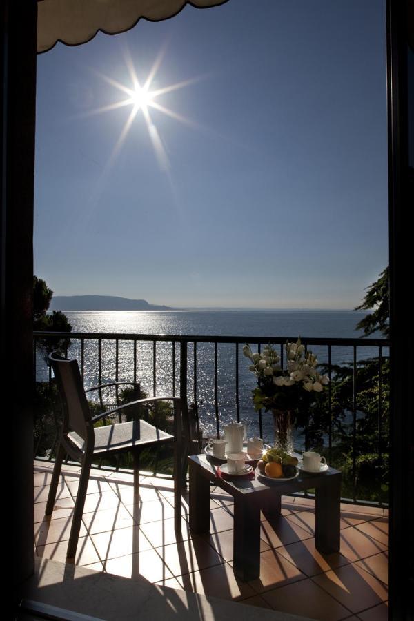 Hotel Villa Capri Gardone Riviera Szoba fotó