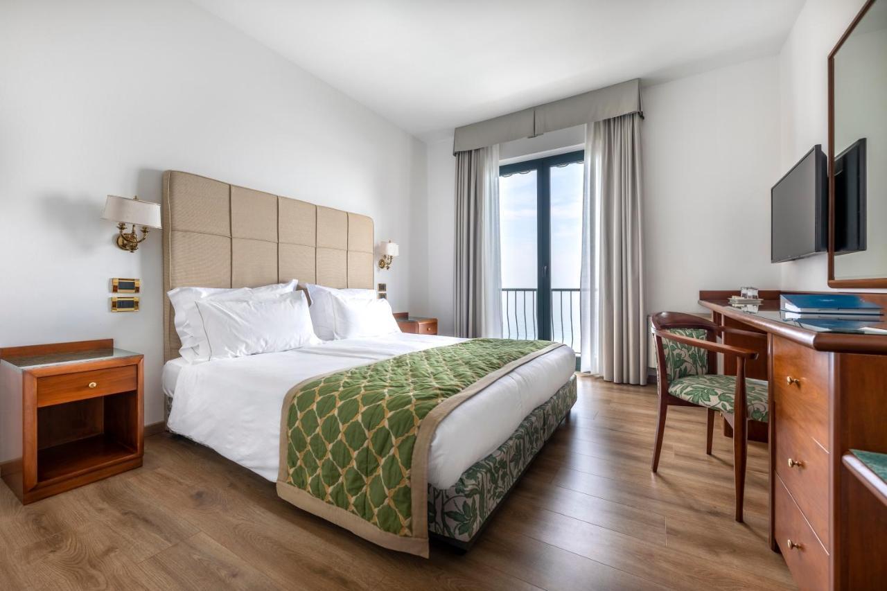 Hotel Villa Capri Gardone Riviera Kültér fotó