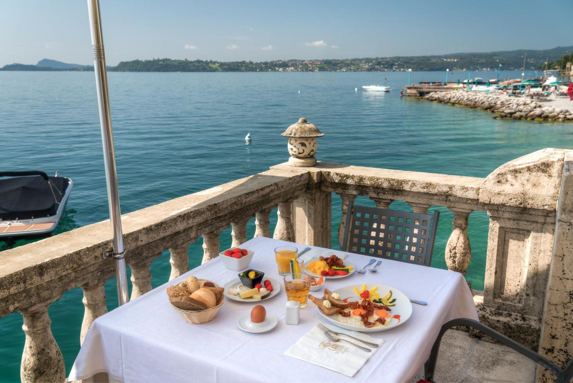 Hotel Villa Capri Gardone Riviera Kültér fotó