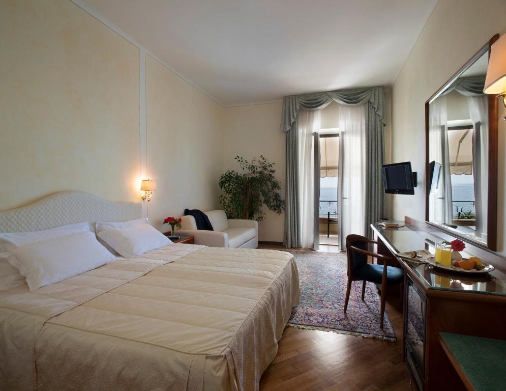 Hotel Villa Capri Gardone Riviera Szoba fotó
